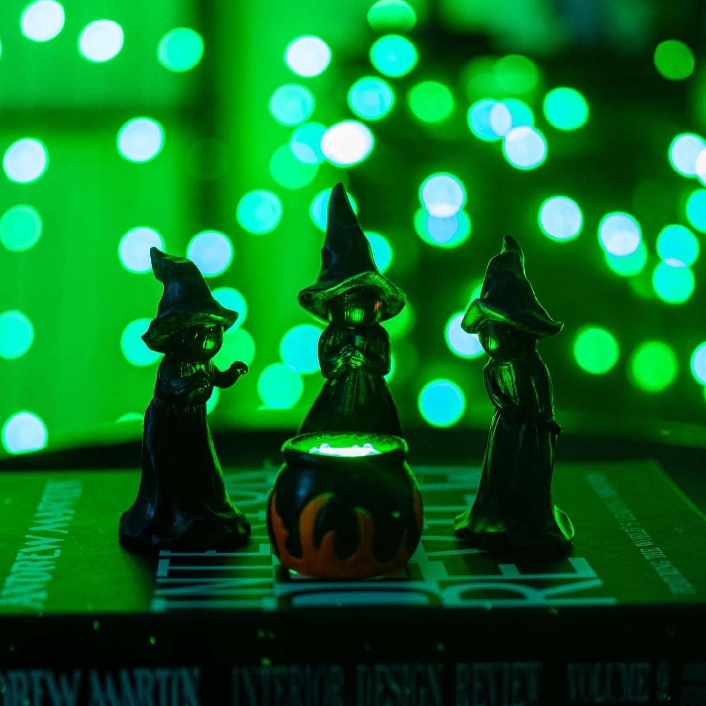 4 PCS Halloween Miniature Witches Cauldron Figurine Table Decoration, Resin Scary Witches Lighted up Cauldron, Halloween Festival Supplies Indoor Outdoor Shelf Fireplace Home Decor
