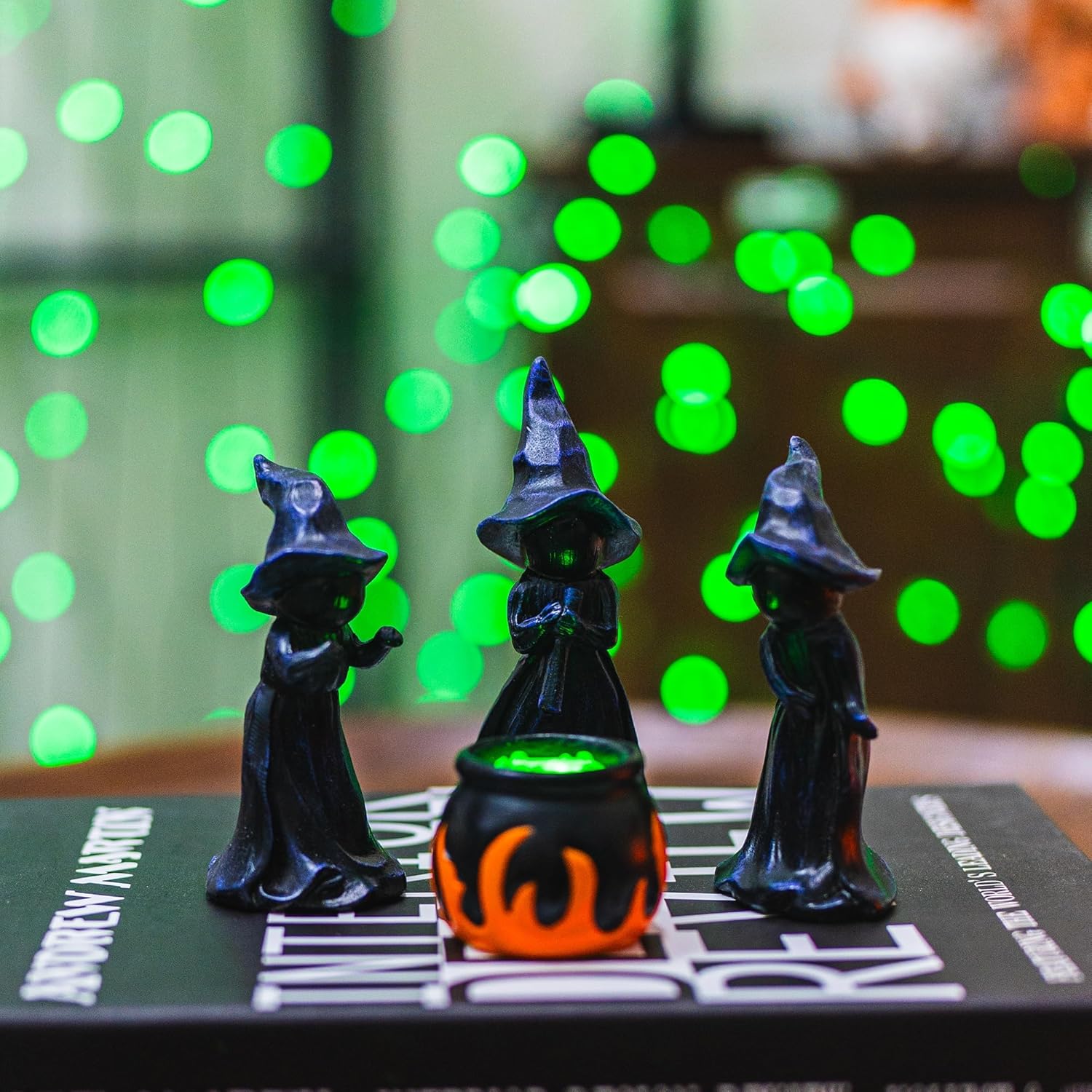 4 PCS Halloween Miniature Witches Cauldron Figurine Table Decoration, Resin Scary Witches Lighted up Cauldron, Halloween Festival Supplies Indoor Outdoor Shelf Fireplace Home Decor